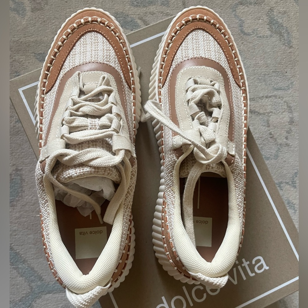 Dolce Vita Dolen Sneakers size 9